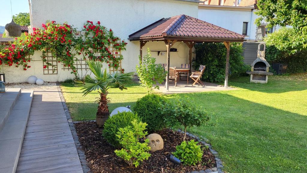 Apartments am Saalebogen mit Gartenterrasse & Grillkamin, freie Parkplätze photo 3