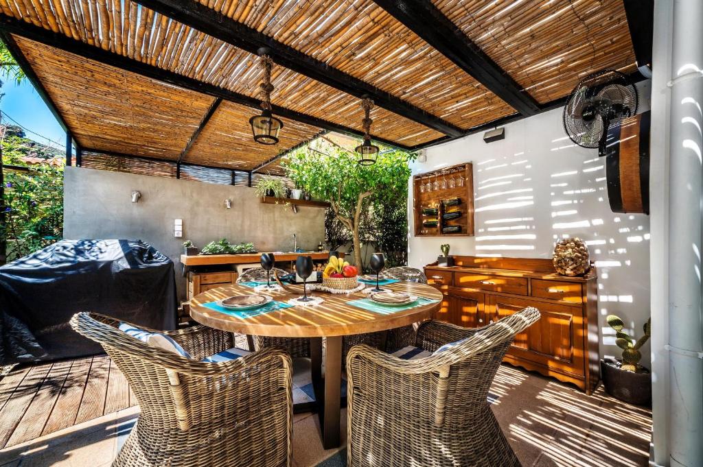 HALO Ligaria Suite 100m next to the beach with private pool photo 1