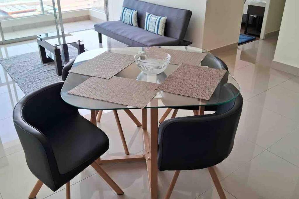 apartamento de estreno con balcón frente al mar. photo 2