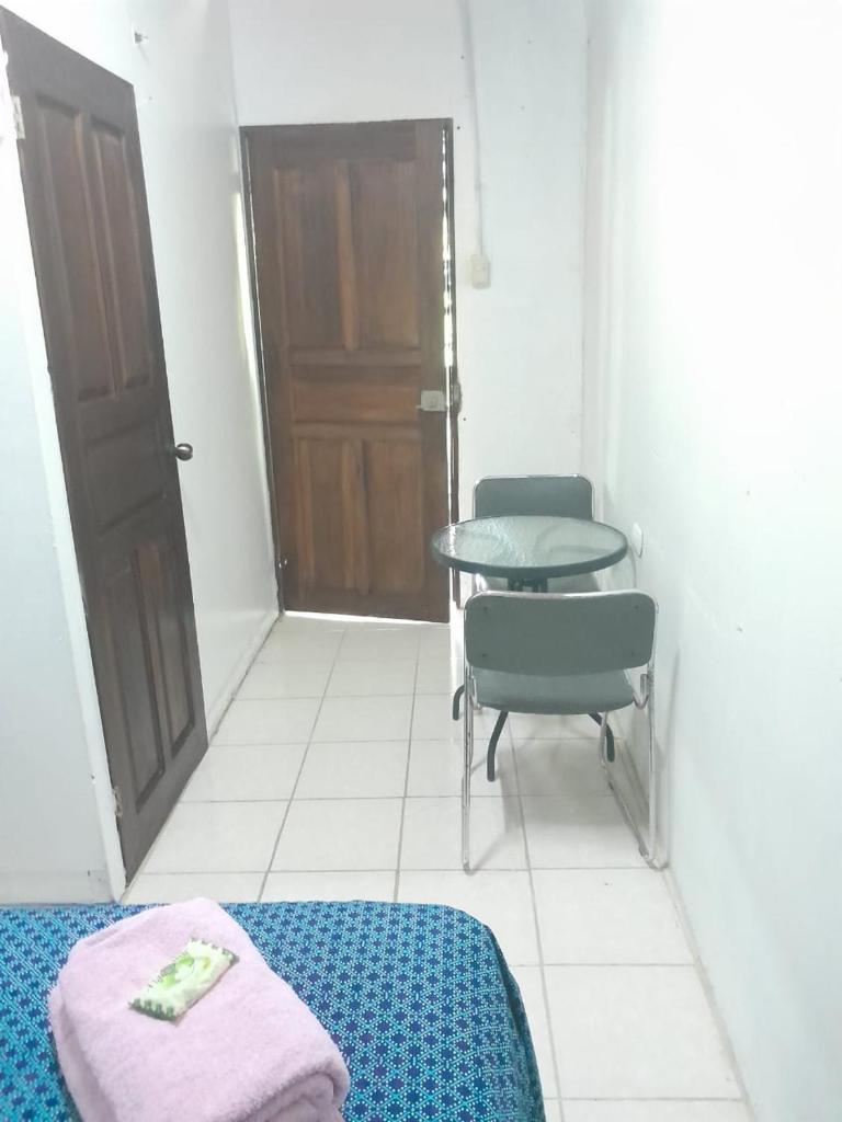 Habitación con baño photo 3