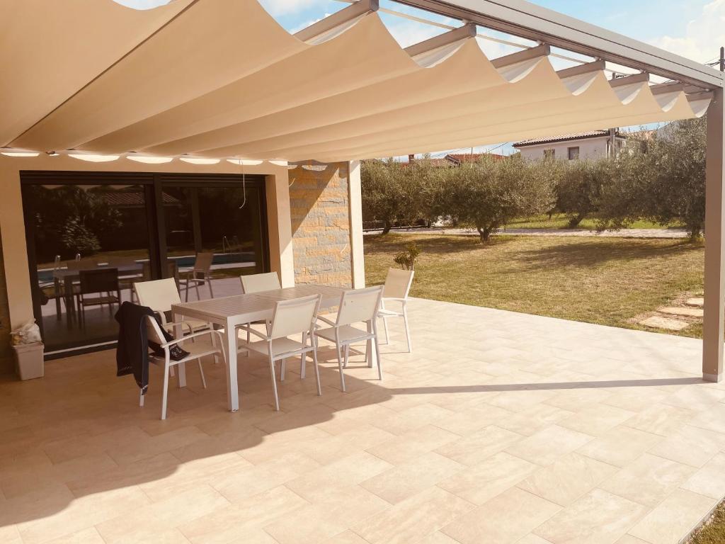 Paradise villas with swimming pool photo 4