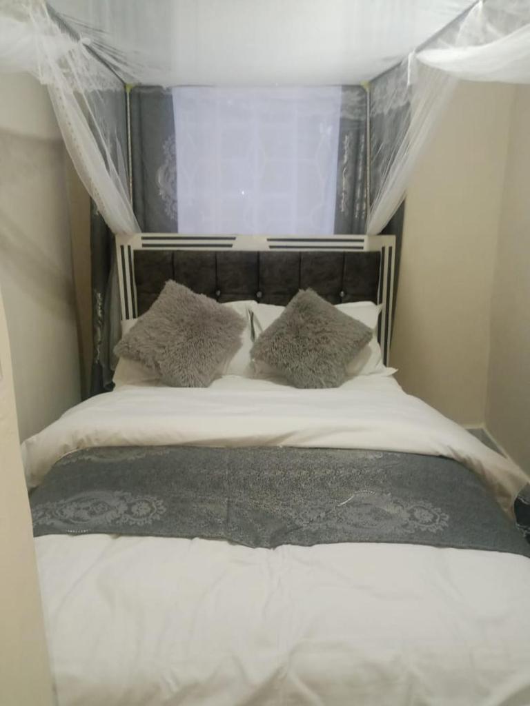 Zuriel Homes 1 Bedroom apartment photo 2