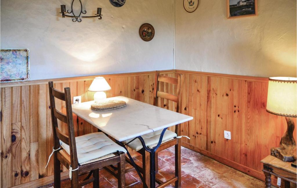 Amazing Home In St, Philbert Du Peuple With 1 Bedrooms And Wifi photo 1