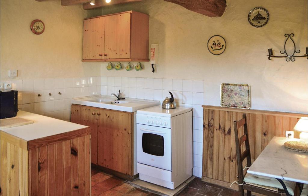 Amazing Home In St, Philbert Du Peuple With 1 Bedrooms And Wifi photo 2