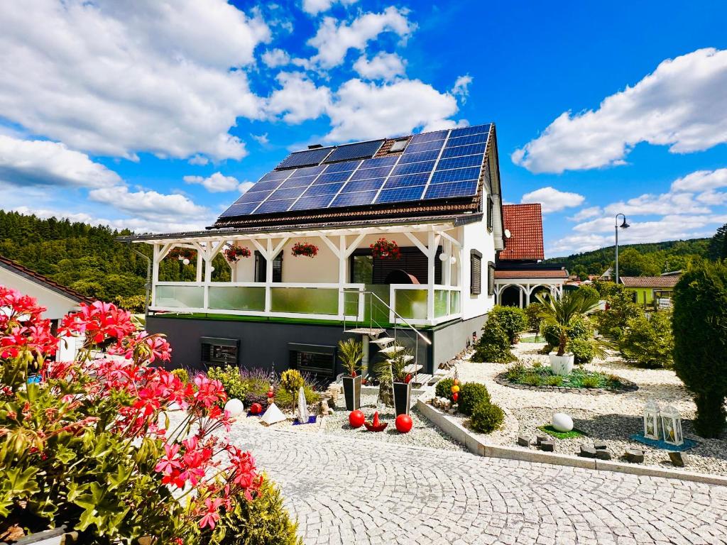 Ferienhaus zur Waldauer Höhe mit 3 SZ, 120qm & 40qm Balkon photo 1