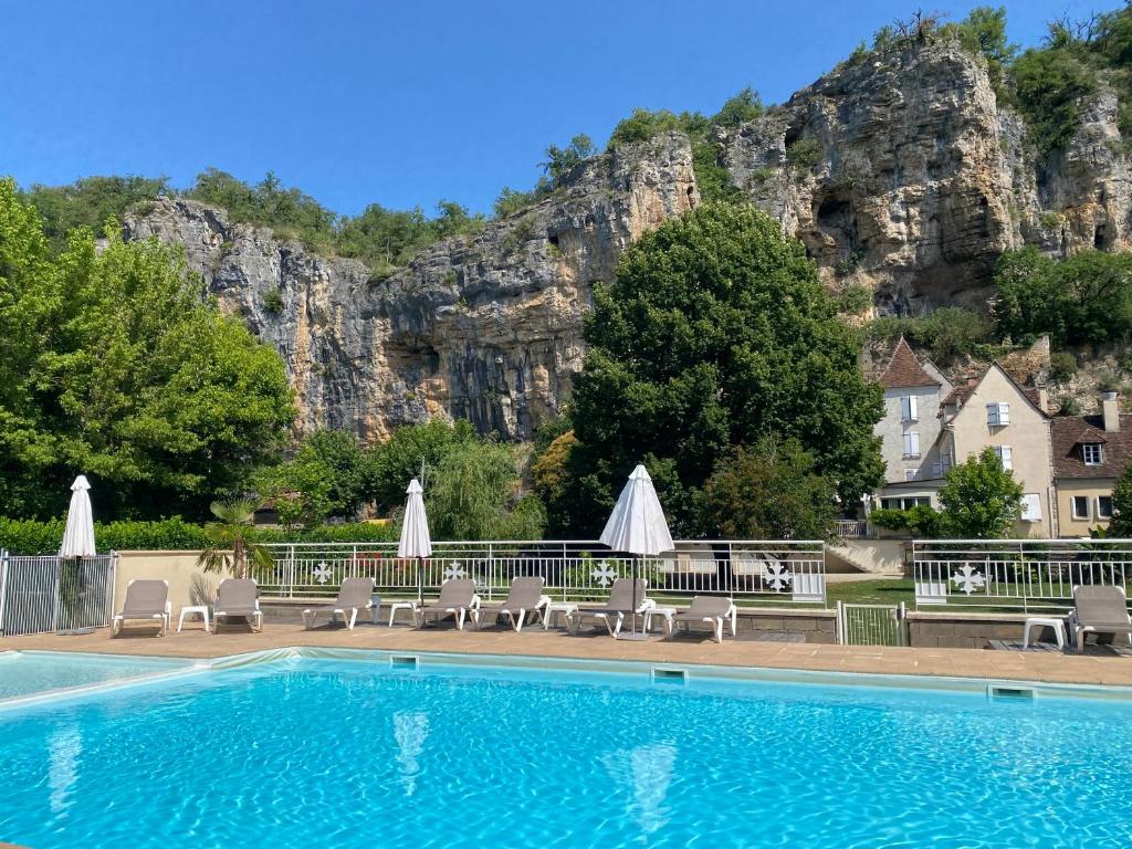 Logis Hôtel Domaine Les Falaises photo 2