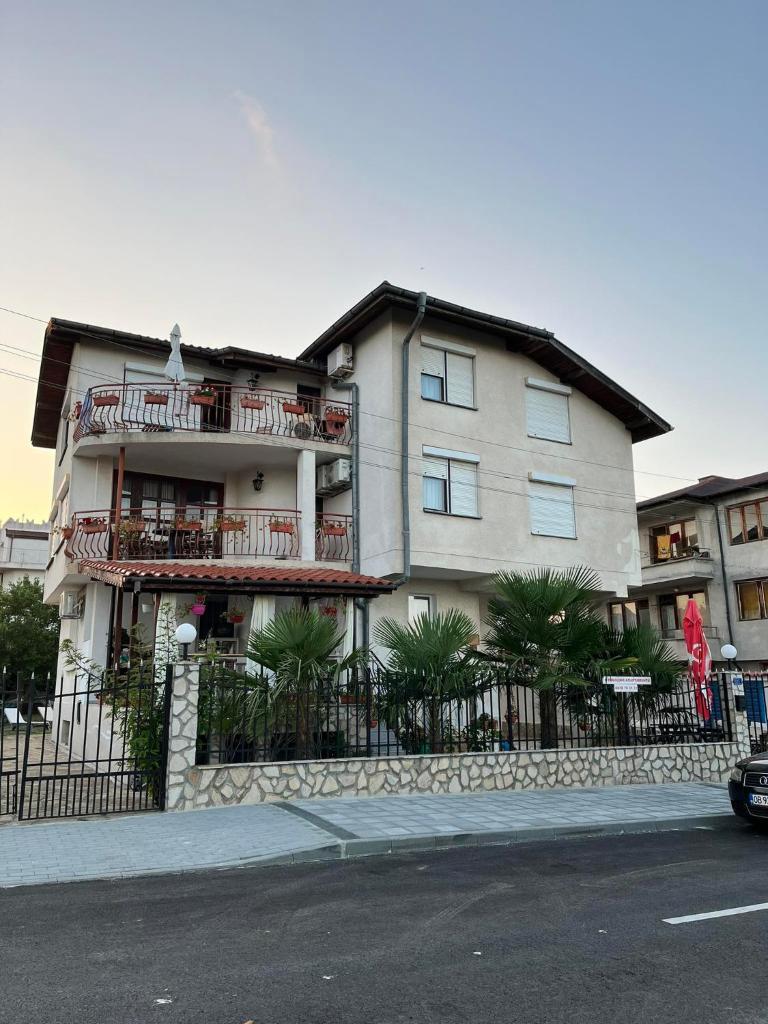 Ianakiev Guest House photo 1