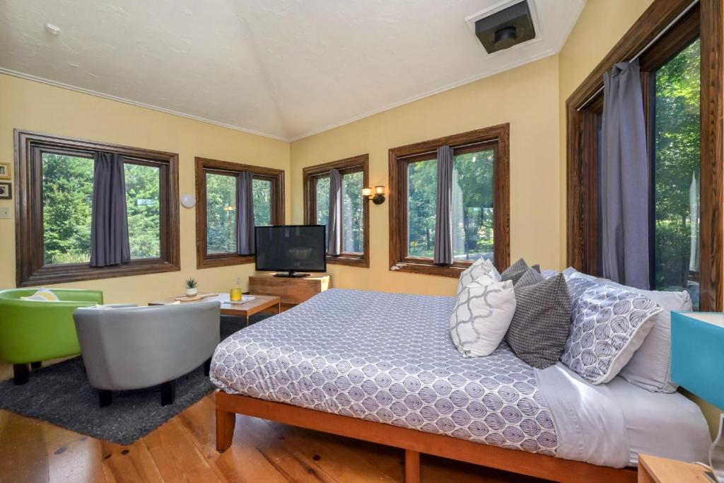 The Front Porch Room of a 140-Year-Old Victorian House photo 1