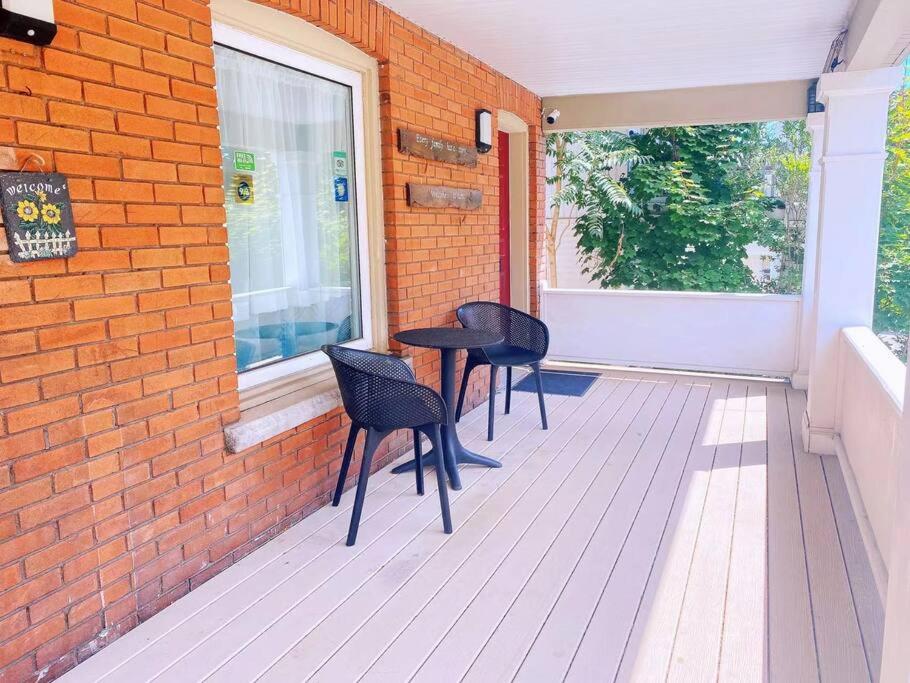 Adorable 2-bedroom unit with jacuzzi beside falls photo 4