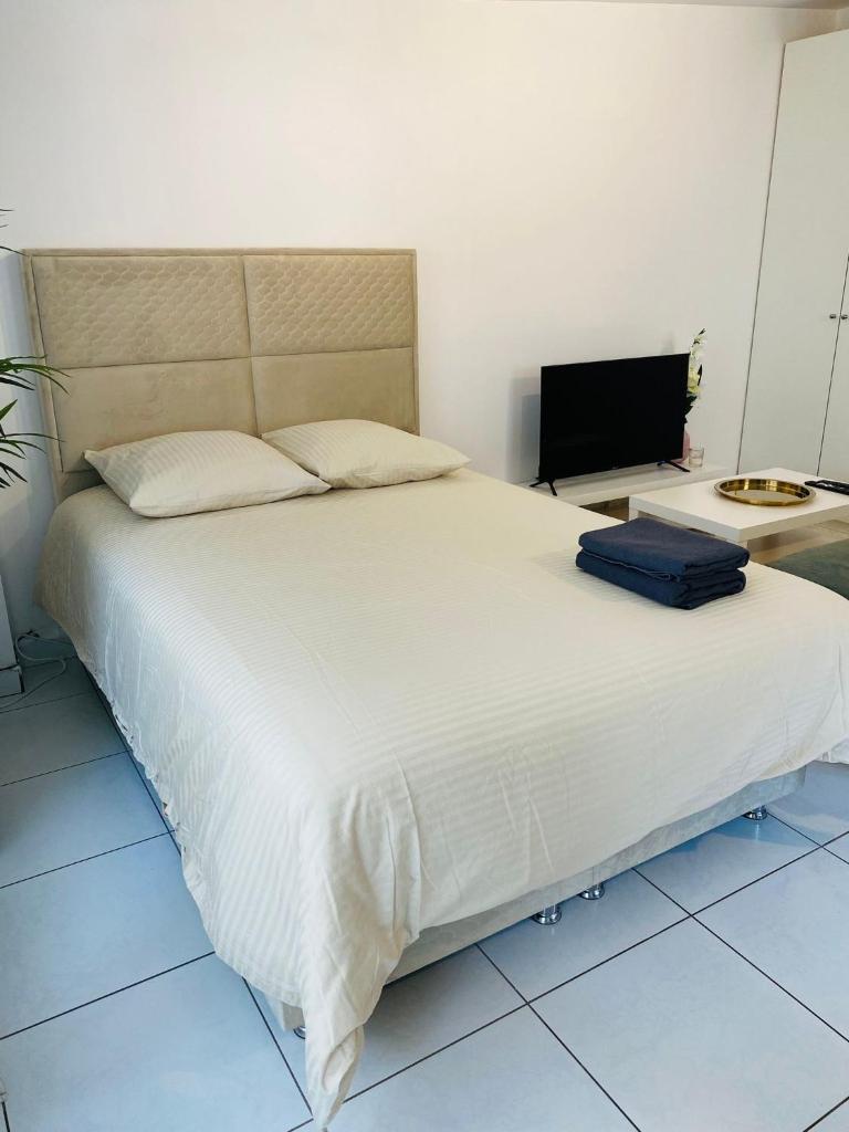 Bondy14 Studio 4 pers Gare RER E,Autoroute, Aeroport CDG, calme - Thumbnail image