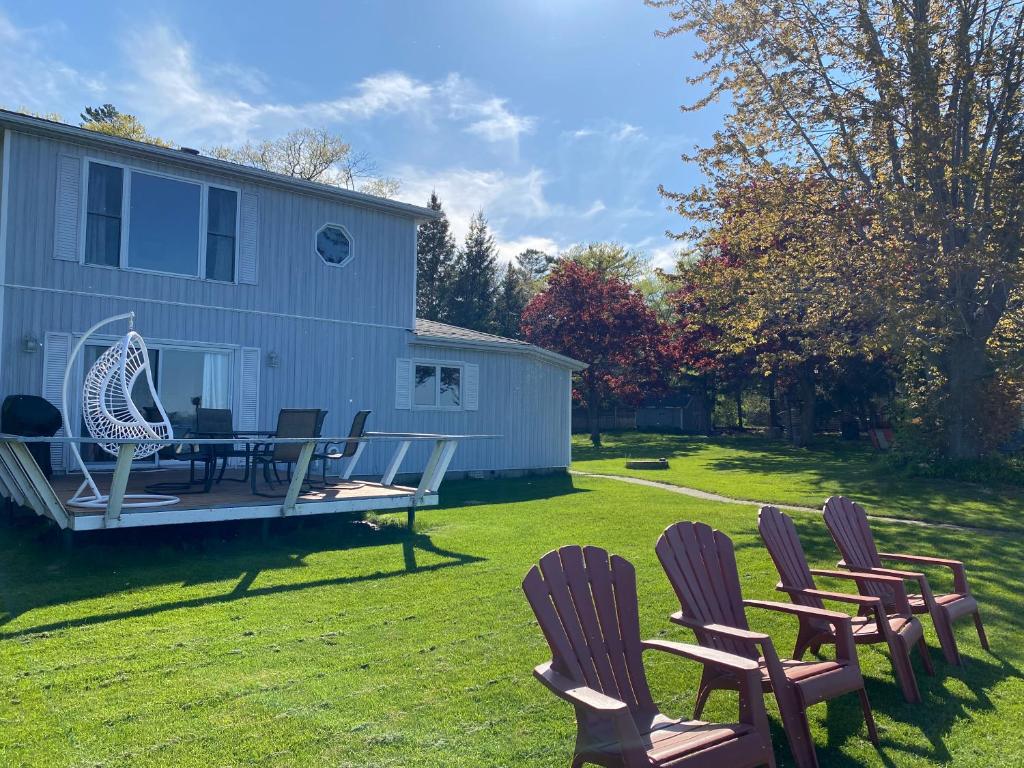 Entire waterfront cottage in carrying place photo 3