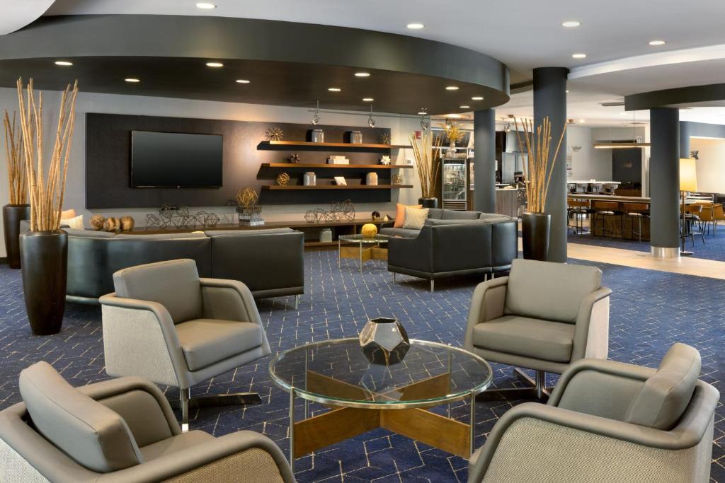 Courtyard by Marriott Edison Woodbridge image