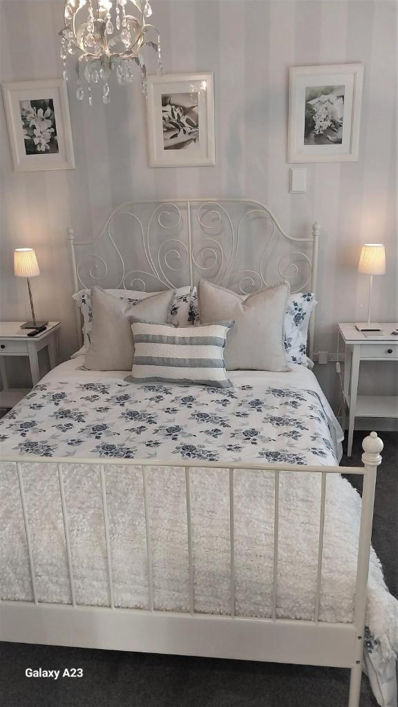 66 Chaucer B&B with Complimentary Breakfast to Go Bag