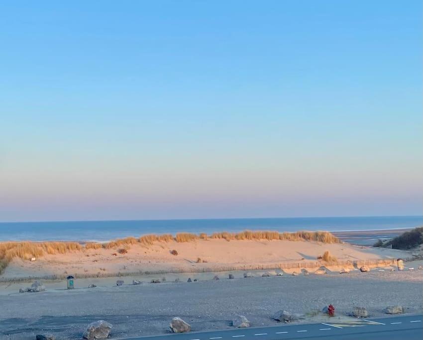 Studio Entre MER ET DUNES avec balcon vue laterale MER 50m plage pour 3 pers wifi ménage compris photo 2