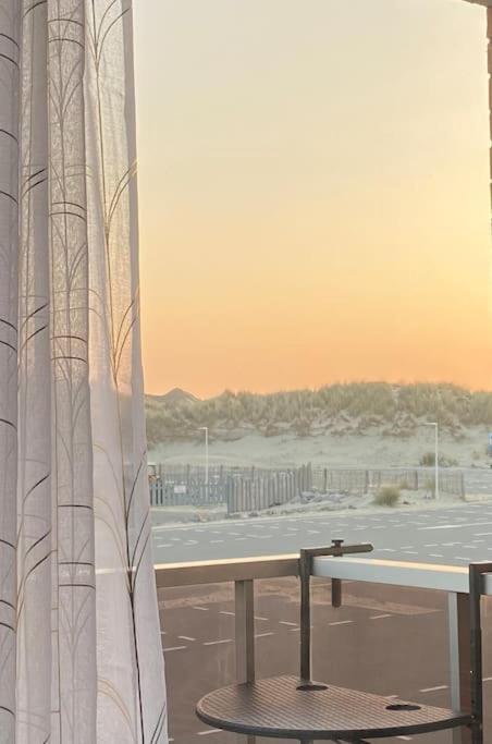 Studio Entre MER ET DUNES avec balcon vue laterale MER 50m plage pour 3 pers wifi ménage compris photo 3