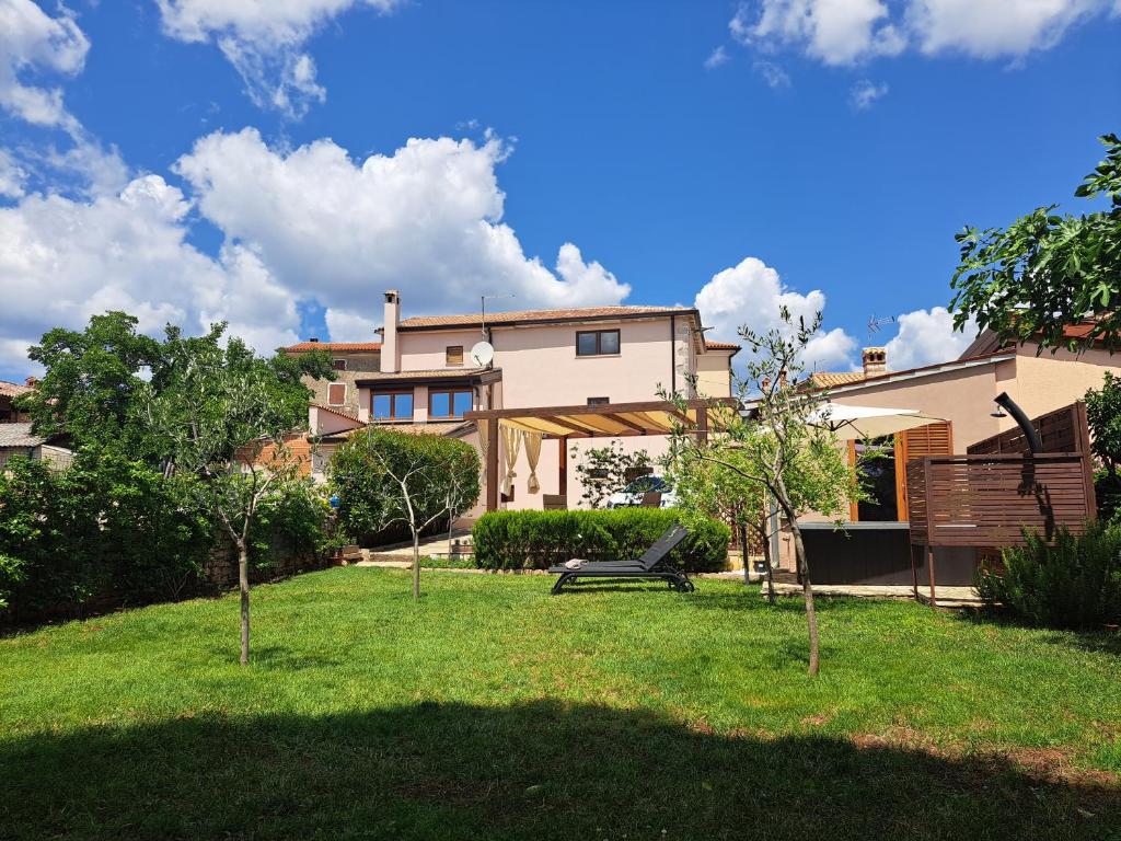Casa Mirelia - Holiday home for two with garden and whirlpool photo 1