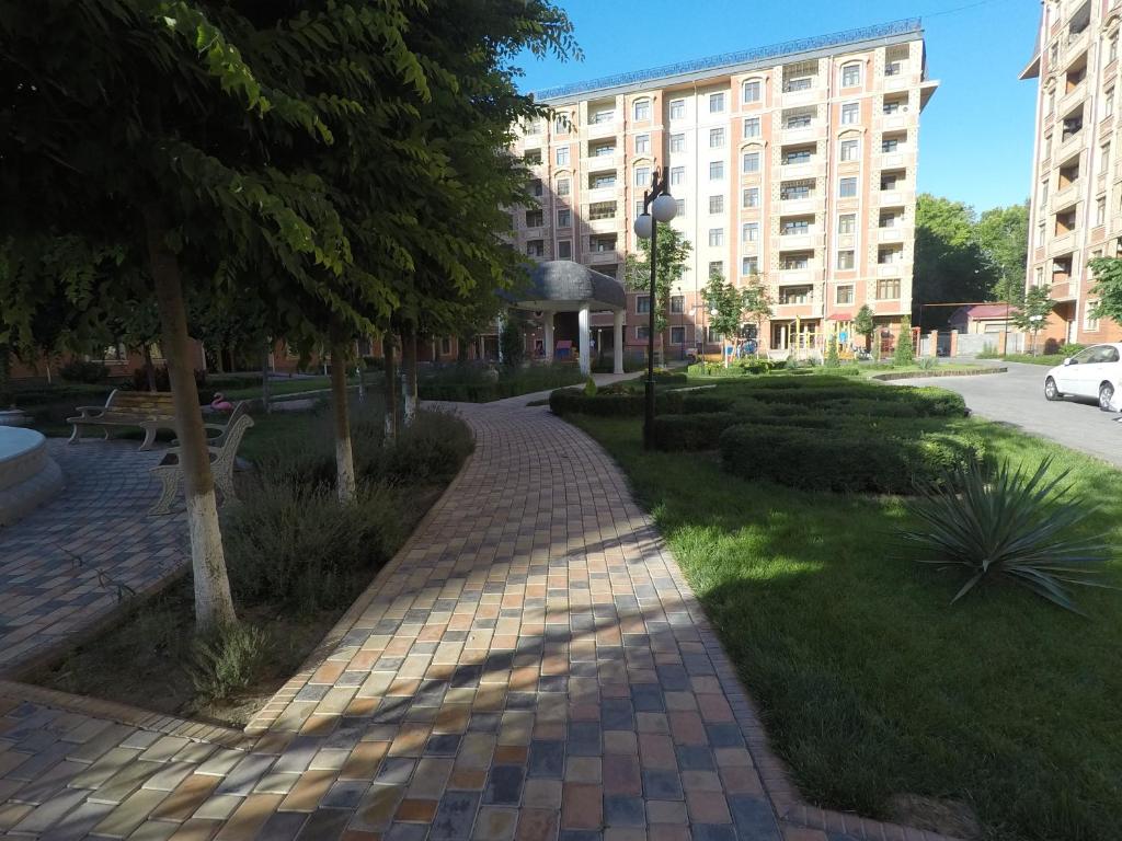 2BR condo with a nice garden photo 3