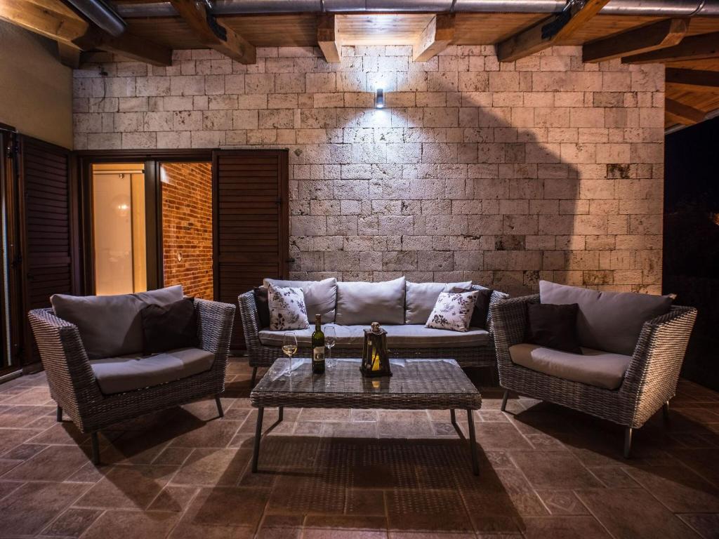 Charming villa with private pool photo 4