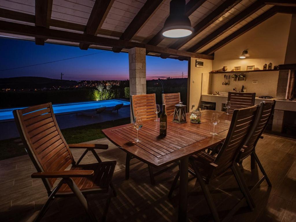 Charming villa with private pool photo 2
