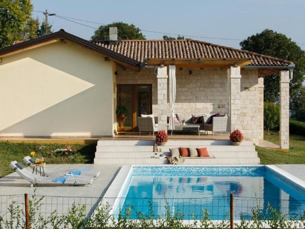 Charming villa with private pool photo 3