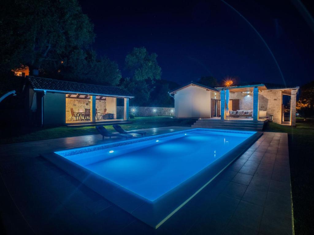 Charming villa with private pool photo 1