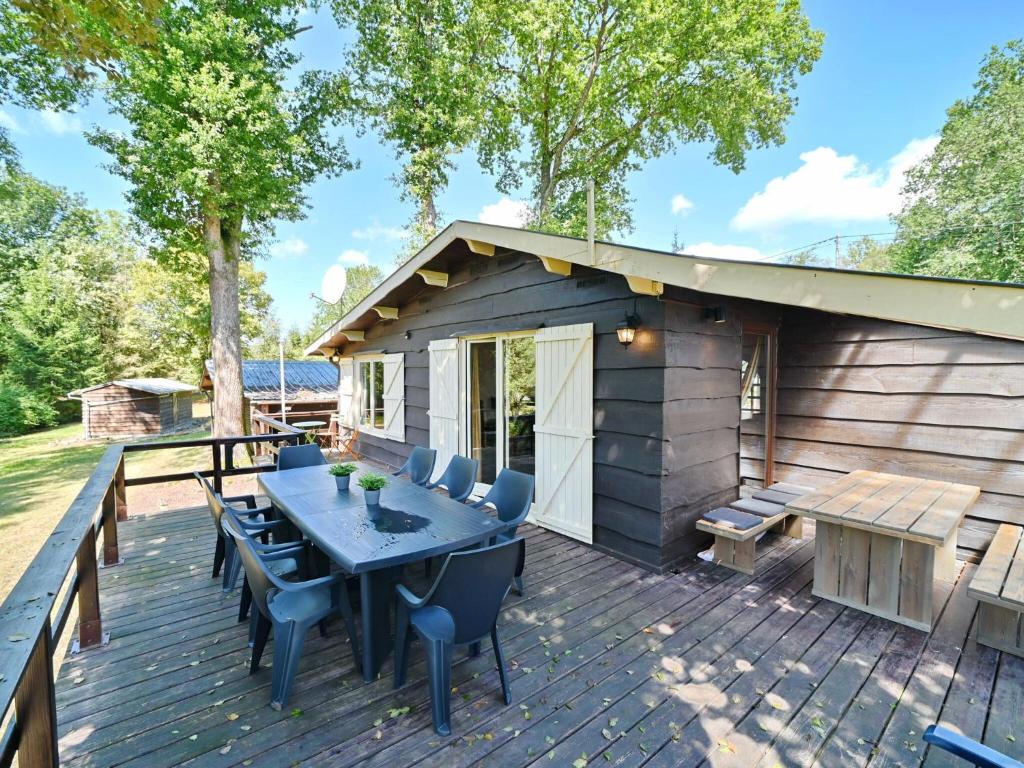 Beautiful and cozy wooden chalet with a beautiful large enclosed garden photo 2