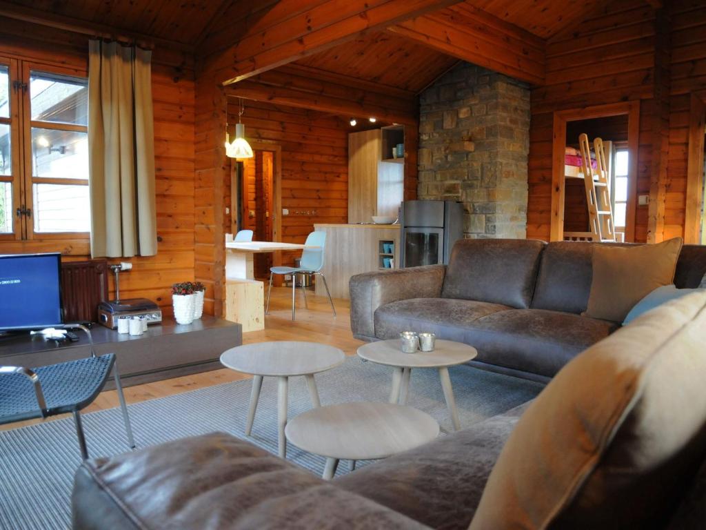 Traditional chalet with sauna, hot tub and relaxation area close to La Roche photo 4