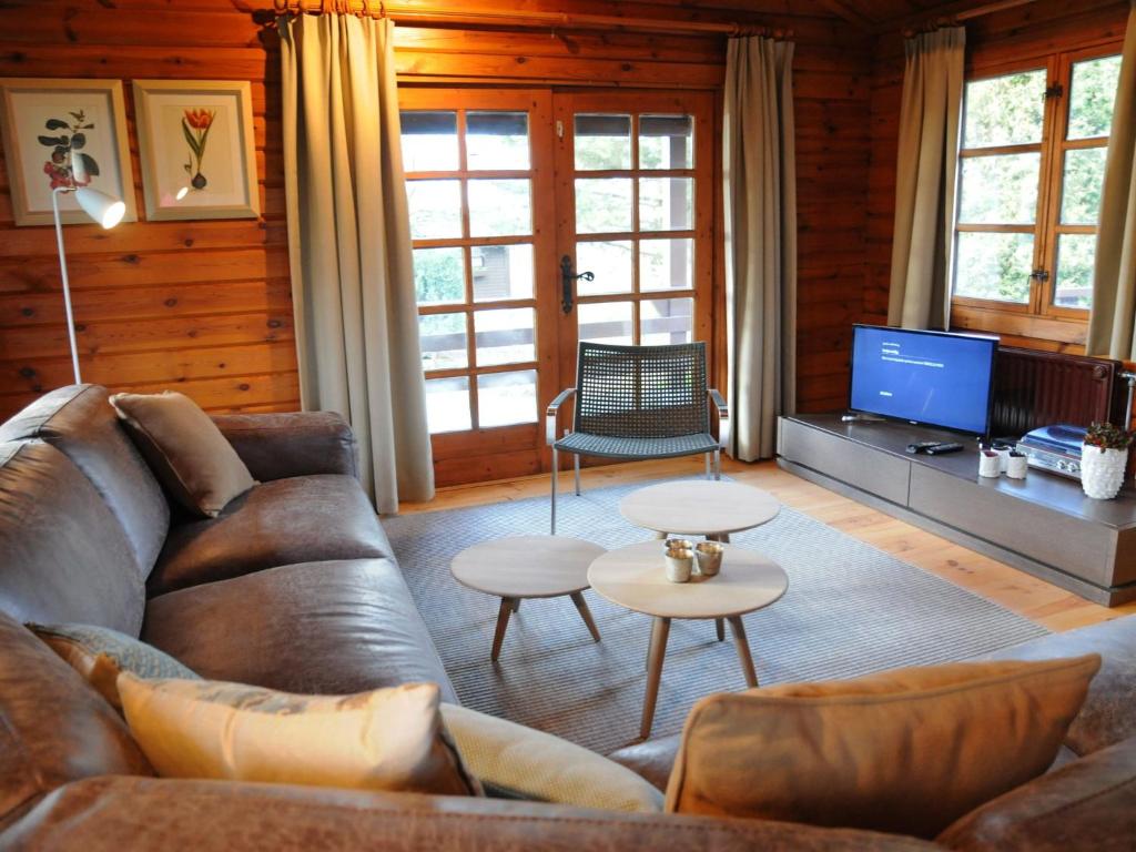 Traditional chalet with sauna, hot tub and relaxation area close to La Roche photo 3