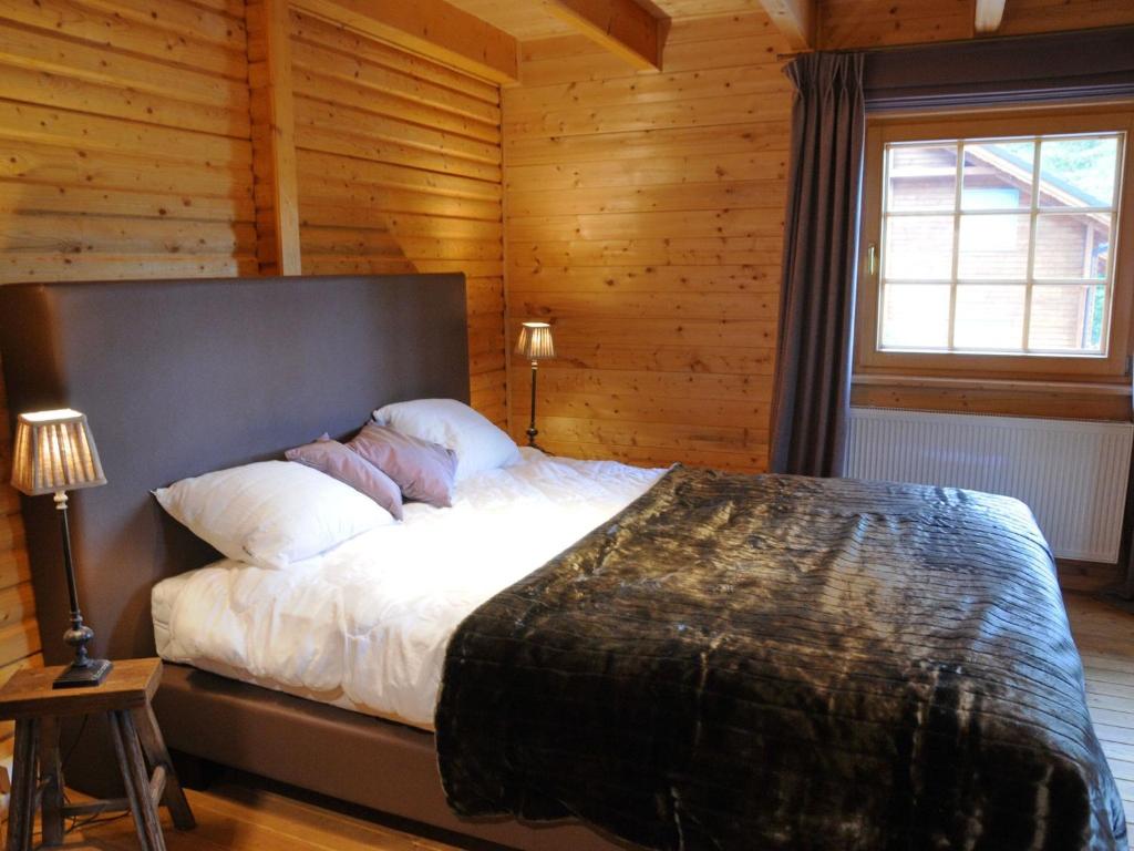 Spacious chalet located at Bomal photo 3