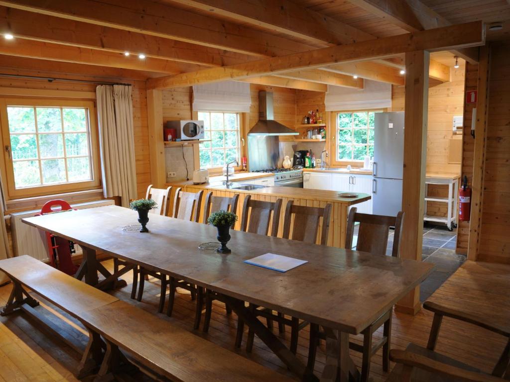 Spacious chalet located at Bomal photo 2