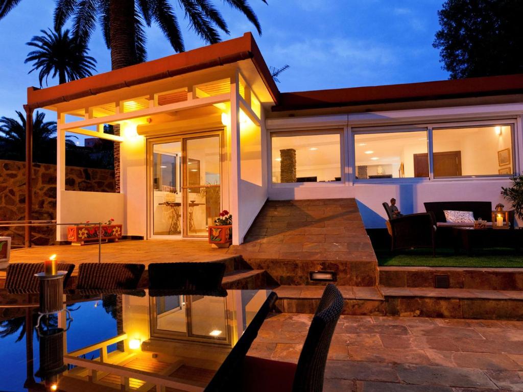 Magnificent Villa with Swimming Pool on an Exclusive Island photo 3