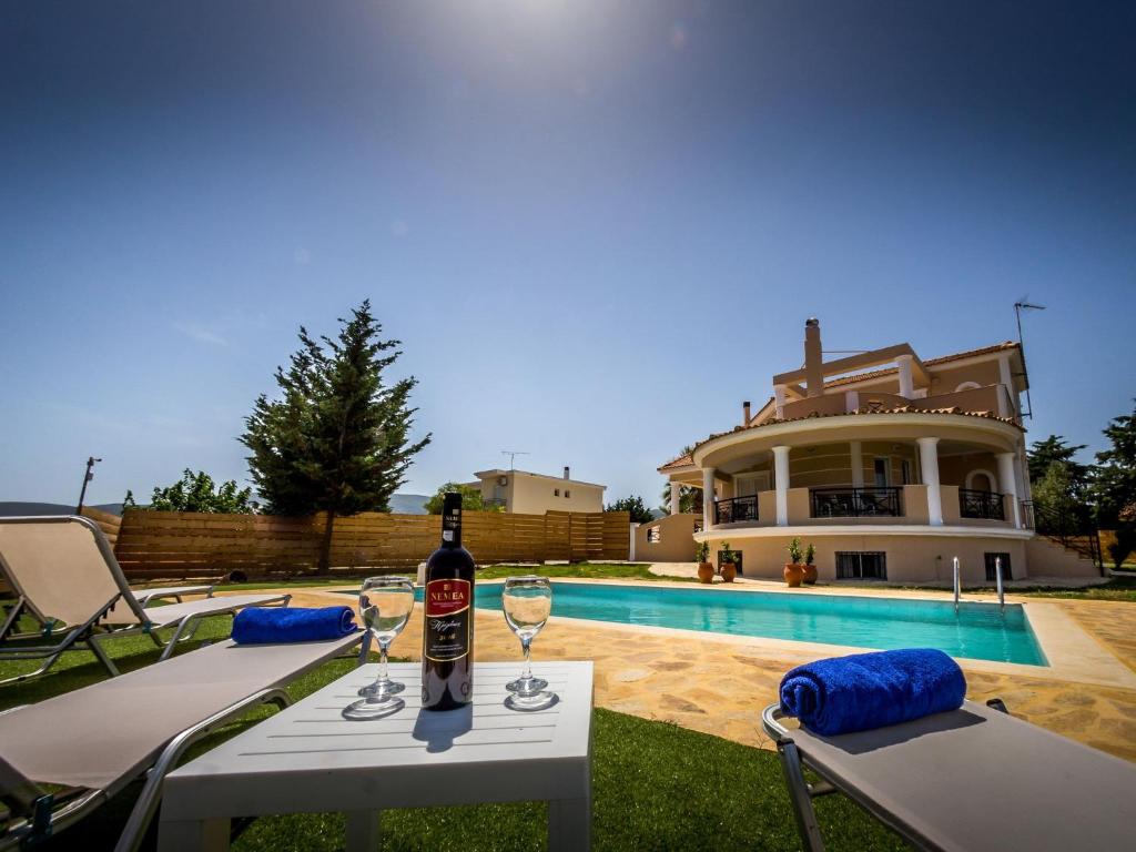 Grand villa on top of a hill with endless bay views, private pool, south coast photo 4