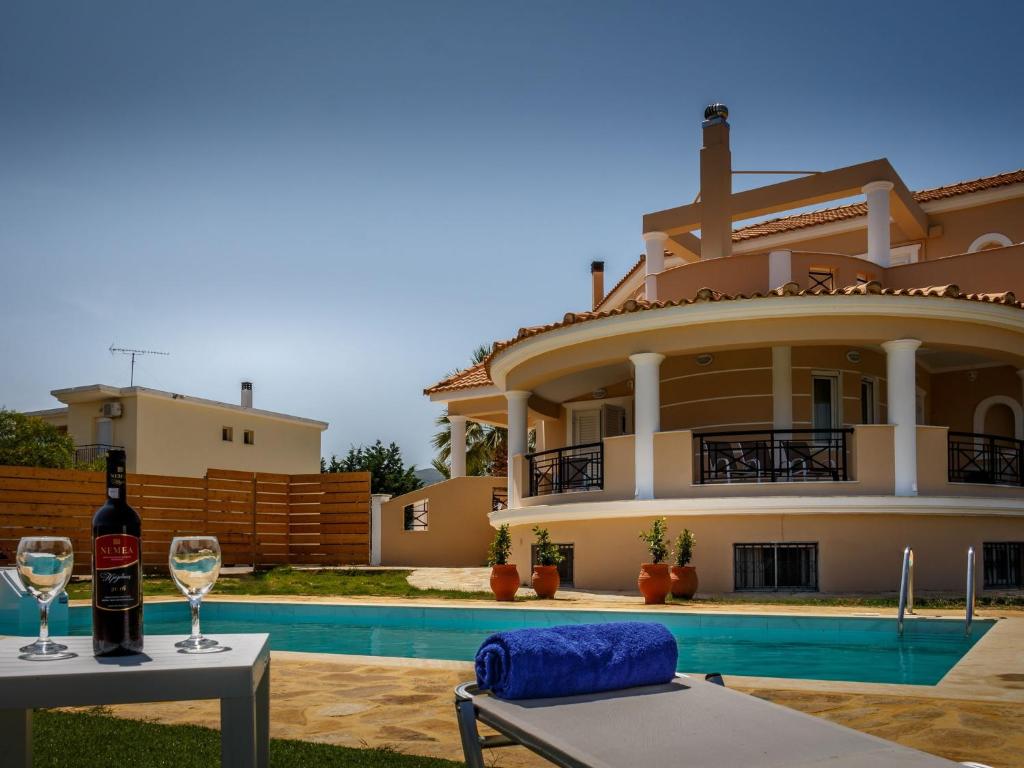 Grand villa on top of a hill with endless bay views, private pool, south coast photo 2