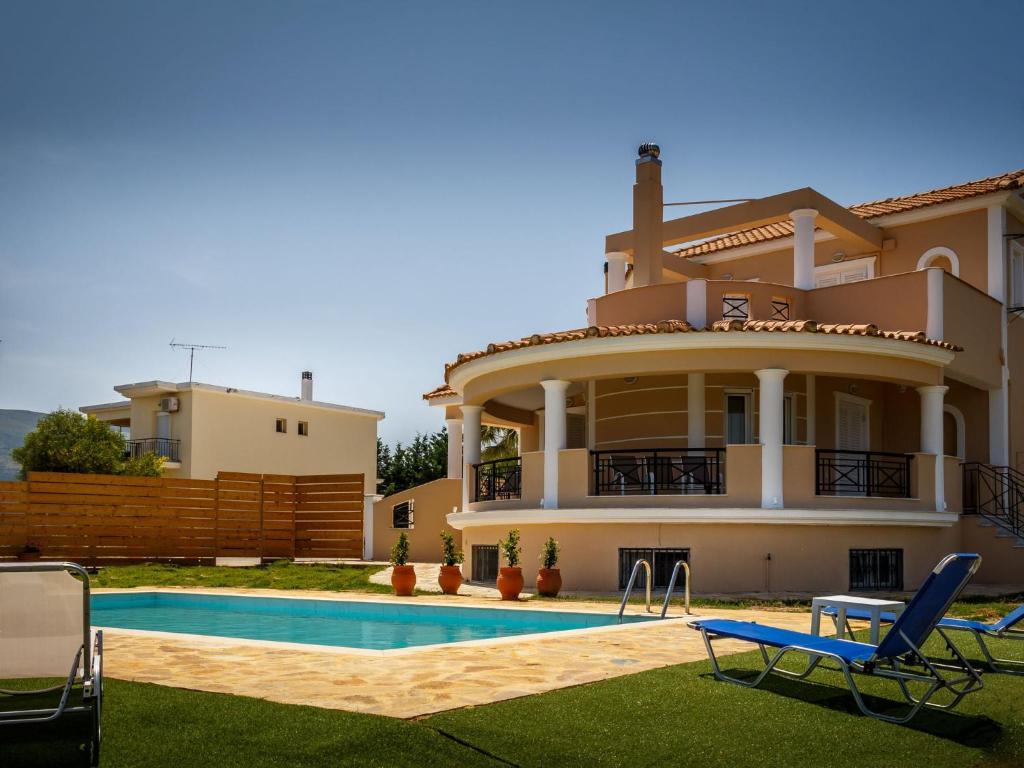 Grand villa on top of a hill with endless bay views, private pool, south coast photo 3