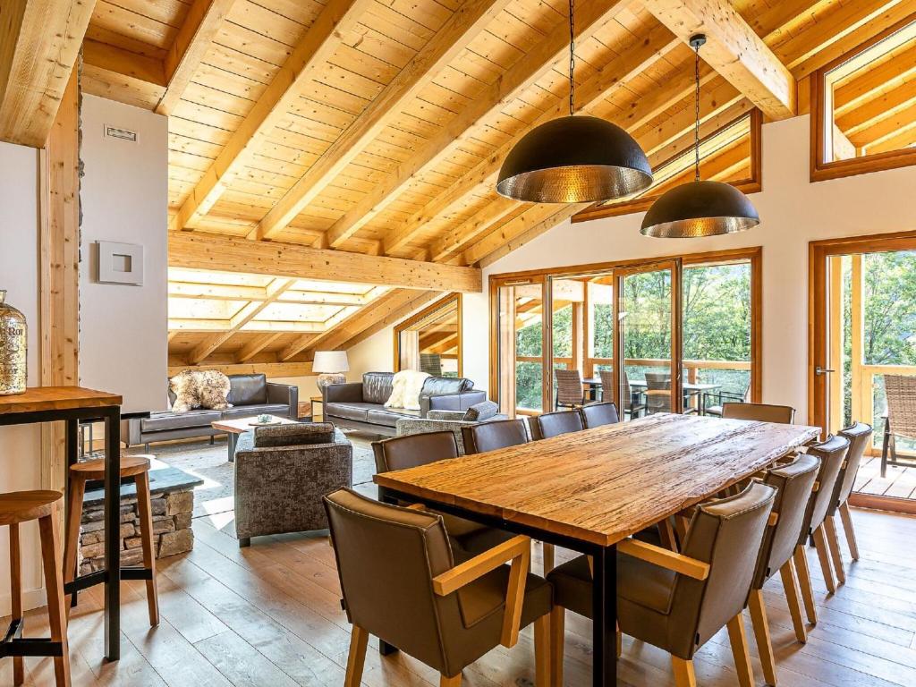 Penthouse with private sauna and wine climate cabinet photo 3