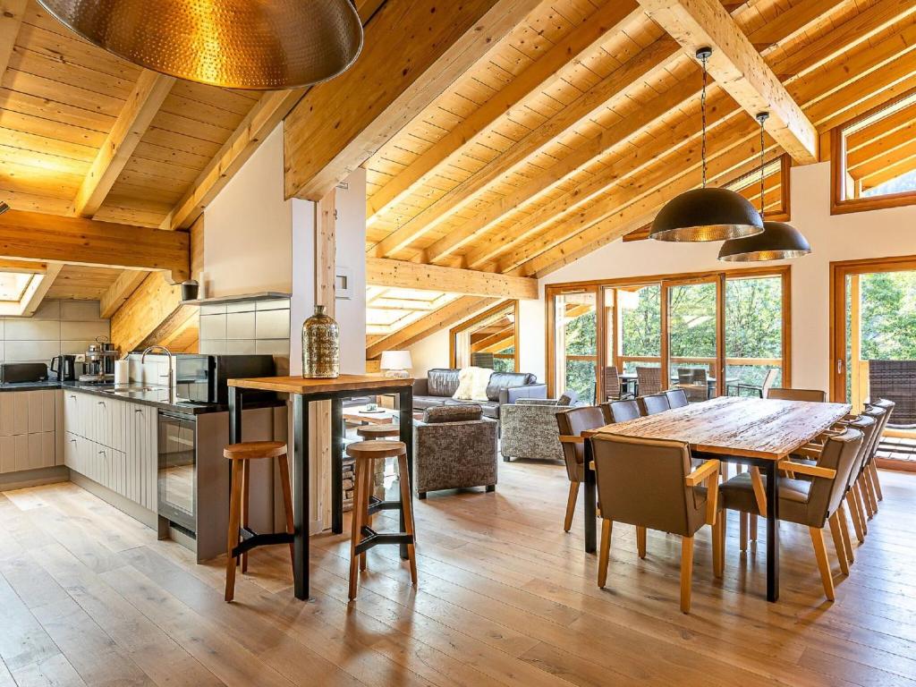Penthouse with private sauna and wine climate cabinet photo 2