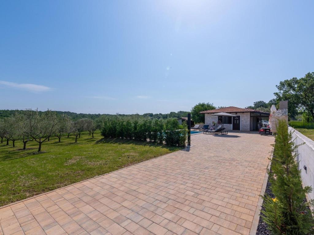 Adorable villa with private pool and terrace photo 2
