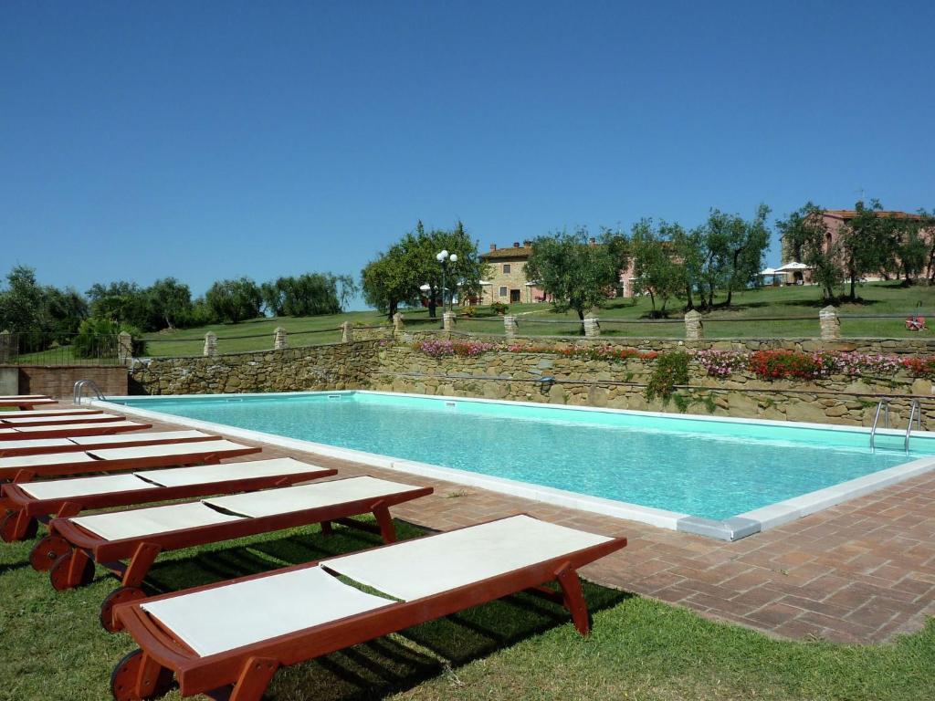 Cozy Holiday Home in Capraia e Limite with Pool photo 4