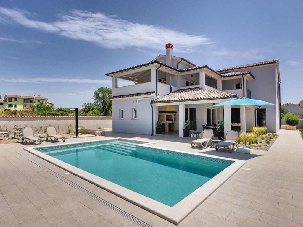 Modern Villa with Pool in Premantura photo 1