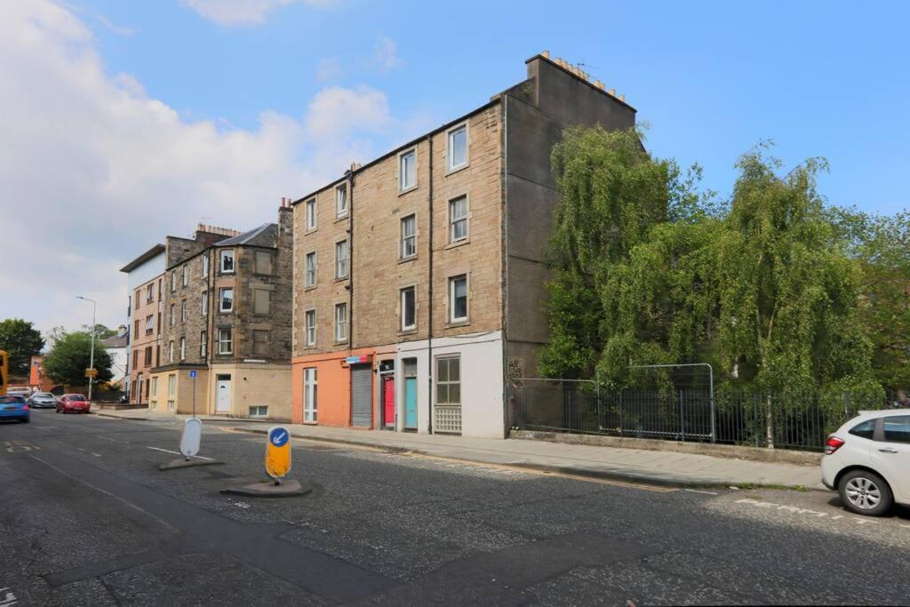 Cosy & Central Broughton 2BR Apt near City Centre, Edinburgh
