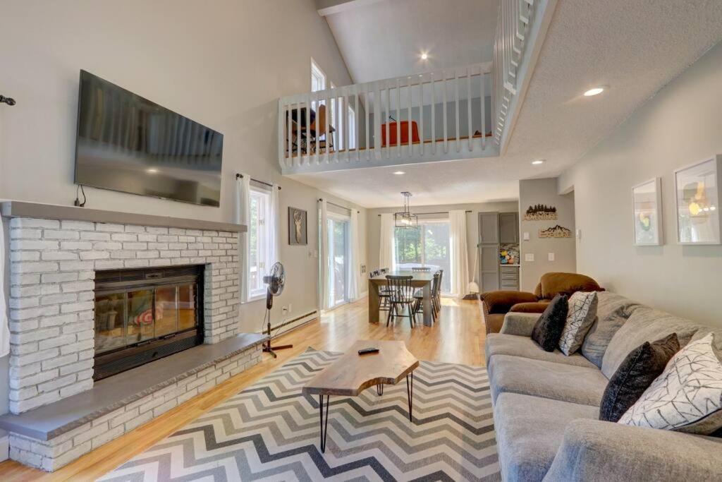 Cozy Chalet Game Rm and Fireplace photo 4