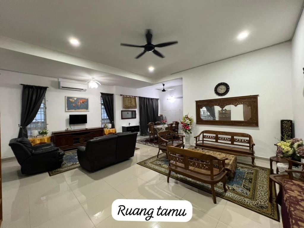 D’Anjung Budi Homestay photo 1