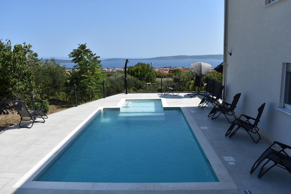 M&M Apartments with pool photo 4