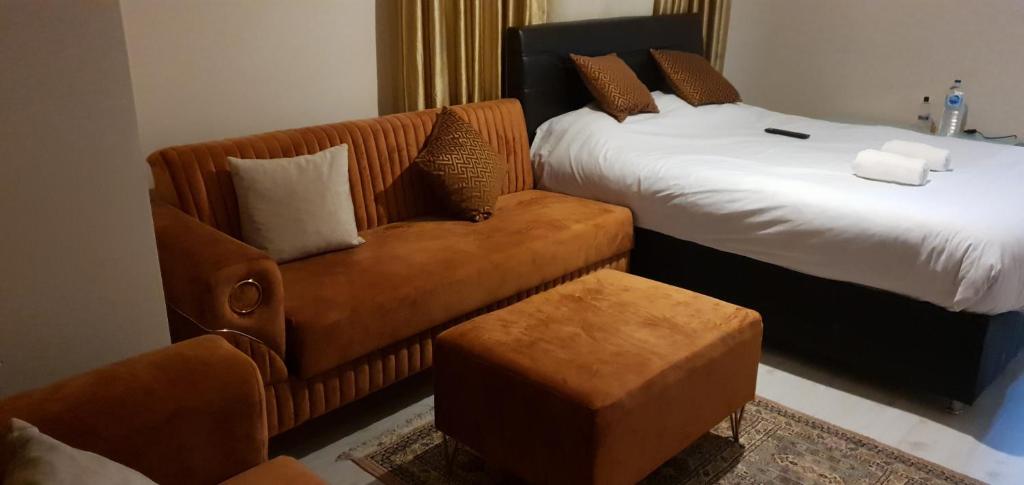 Lovely Specious 2 bedroom suite apartment Near IST Airport Shuttle option photo 4