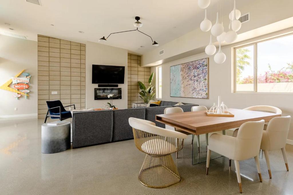 **Fabulous New Luxe Home Pool-Spa-Views!!!** photo 2