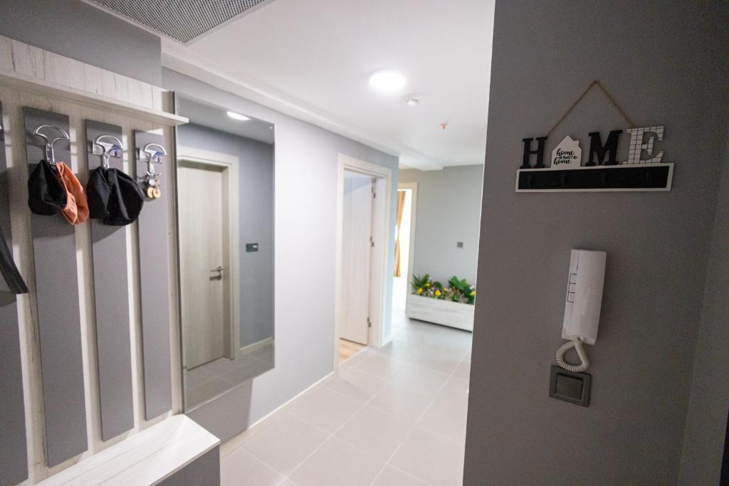 19th Floor Sunset Secure Condo with Pool & Fitness included in price photo 3