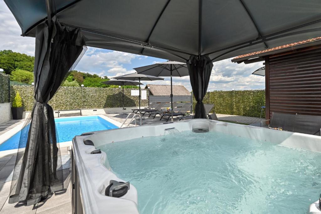 Holiday House Dora - Nice home with nice forest view and Outdoor swimming pool, Whirlpool-Jacuzzi, Sauna, 2 bedrooms and WiFi photo 4