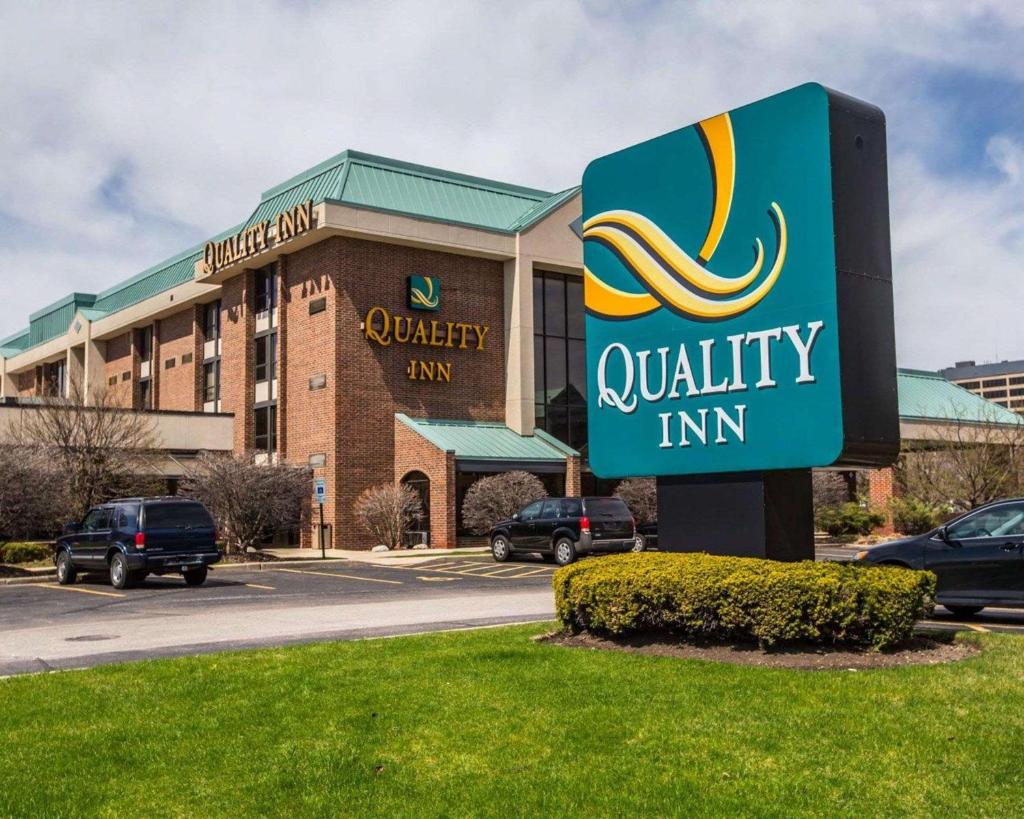 Quality Inn Schaumburg - Chicago near the Mall image