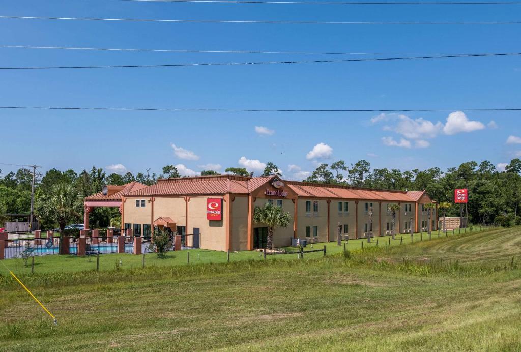 Econo Lodge Inn & Suites image