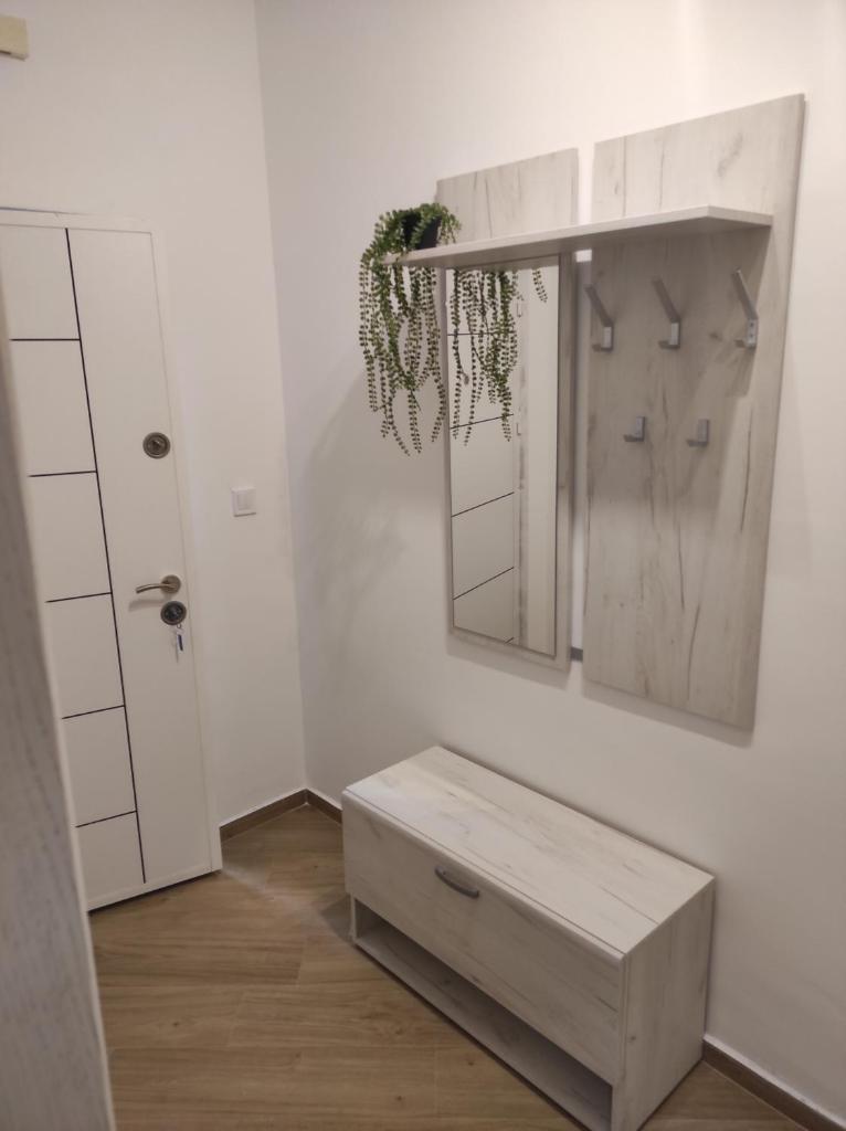 White Apartment photo 3